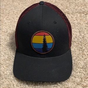 Columbia Unisex Fitted Black and Maroon Hat S/M